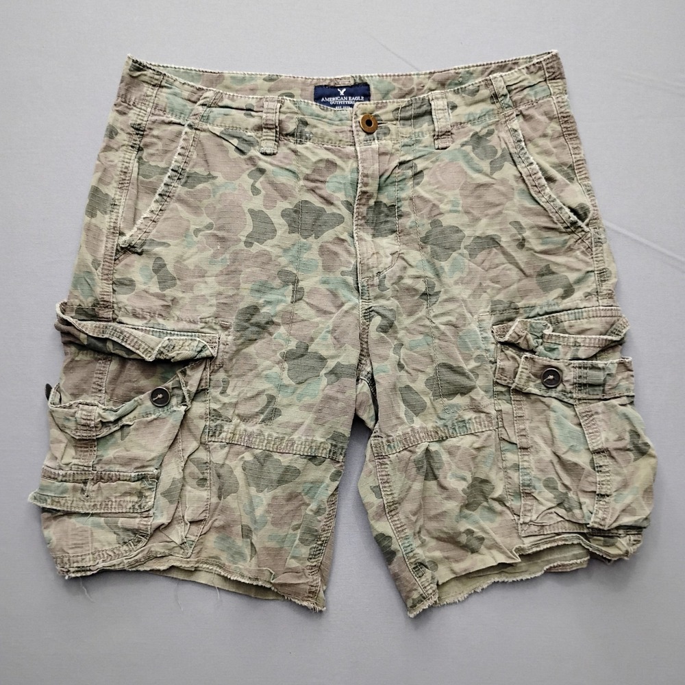 American Eagle Outfitters Mens Classic Cargo Shorts Camo Green Size 30